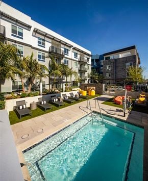 Orange apartment for rent - pool