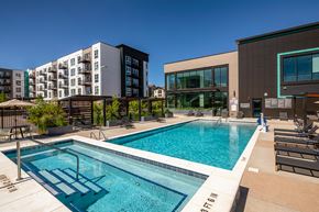 Aurora apartment for rent - hot tub and pool
