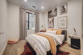 Salt Lake City apartment for rent - a bedroom with a bed and a window