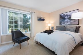 Mountain View apartment for rent - bed