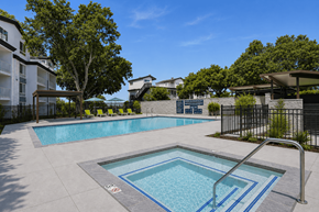 Vallejo apartment for rent - A small pool with a metal ladder.