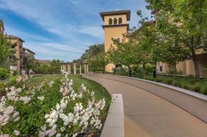 Los Gatos apartment for rent - walkway