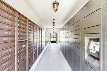 Parcel locker system