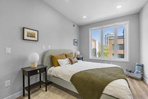 Philadelphia apartment for rent - a bedroom with a large bed and a large window