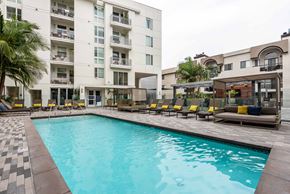 Los Angeles apartment for rent - pool with seating