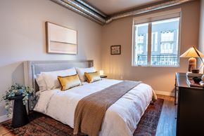 Denver apartment for rent - a bedroom with a bed and a window