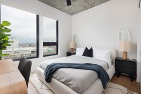Denver apartment for rent - Bedroom of model with city view