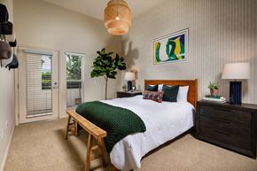 Orange apartment for rent - Bedroom