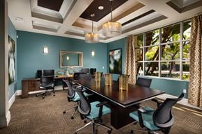 Orange apartment for rent - Conference Room