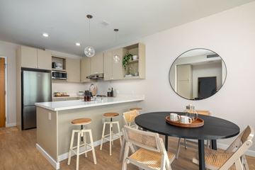 Los Angeles apartment for rent - A kitchen with a table and chairs.