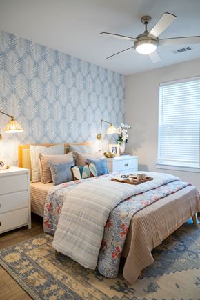 Charleston apartment for rent - A bedroom with a bed, nightstand, and ceiling fan.