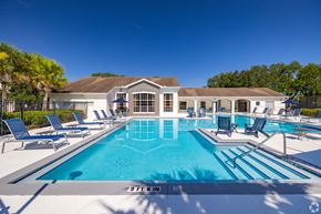 Orlando apartment for rent - A large swimming pool with a 3 ft depth sign.