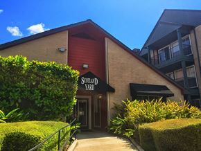 Houston apartment for rent - Community leasing office entrance