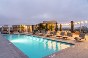 Los Angeles apartment for rent - roof top pool