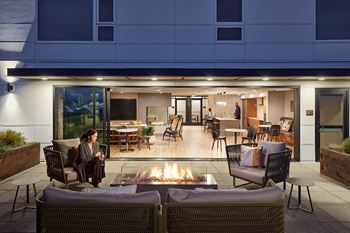 Sky lounge & deck