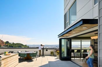 Vista lounge & deck