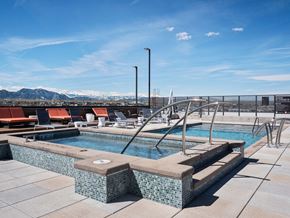 Superior apartment for rent - Roofdeck with pool, cabanas and spa with mountain views