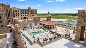 Simpsonville apartment for rent - a view of the courtyard at the college