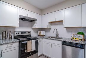 Roswell apartment for rent - Roswell Creek kitchen with white cabinets and stainless steel appliances