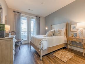 Charleston apartment for rent - a bedroom with a bed and a window