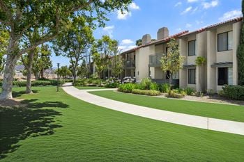Landscaped courtyard retreat