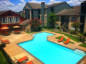 Houston apartment for rent - Community pool with lounge chairs
