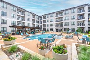 Dallas apartment for rent - pool