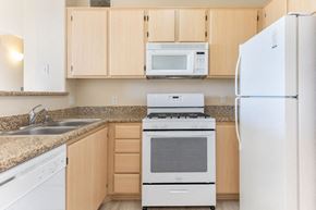 Dublin apartment for rent - Empty Unit - Kitchen focus on stove