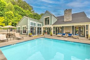 Renton apartment for rent - Bella Vista Outdoor Pool