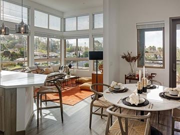 Vista apartment for rent - a kitchen and living room with a table and chairs
