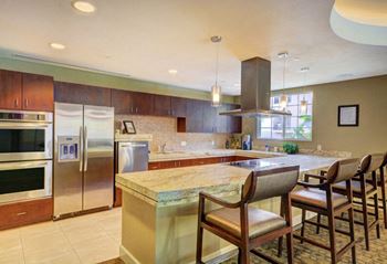 Kitchen with breakfast bar