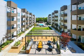 San Jose apartment for rent - Outdoor space with community grill and pool