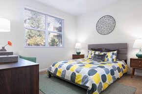 Vacaville apartment for rent - a bedroom with a bed and a window
