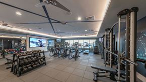 Annapolis apartment for rent - a fitness room with bikes and weights in it