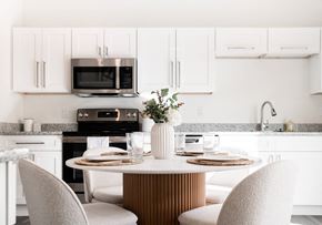 Heber apartment for rent - A modern spacious kitchen with stainless steel appliances