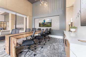 Co-work spaces & private conference rooms