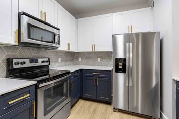 Fully equipped kitchen with whirlpool stainless steel appliances