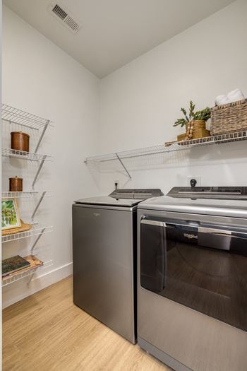 In-home whirlpool smart washer and dryer set