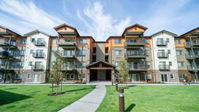Lakewood apartment for rent - Apartment complex with a green lawn in front and a clear blue sky above.
