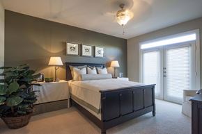 Spring apartment for rent - A bedroom with two beds and a ceiling fan.