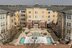 Chesapeake apartment for rent - A large apartment complex with a pool in the middle.