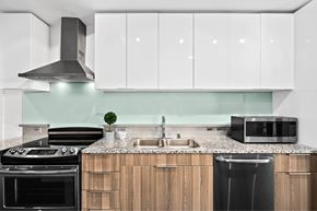 Bellevue apartment for rent - A modern kitchen with a black stove top oven and a black trash can.