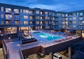 Denver apartment for rent - A large building with a pool in the middle of itt