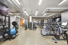 New York apartment for rent - a gym with weights and other exercise equipment on a tiled floor