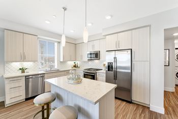 Tiled backsplashes & under-cabinet lighting