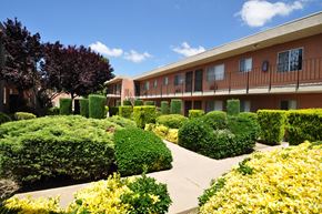 Lakeside apartment for rent - Exterior Walking Path