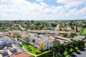 Vista apartment for rent - A view of a residential area with houses and buildings.