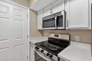 Naples apartment for rent - Kitchen with Stove top oven at Mer Soleil Apartments, Naples