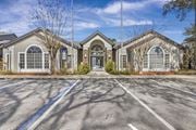 Orlando apartment for rent - A large building with a parking lot in front of it.