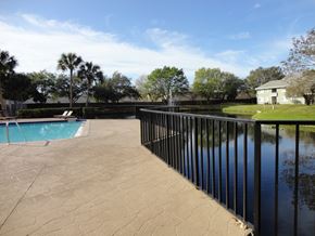 Bradenton apartment for rent - Pool with small lake on site Mira Lagos Bradenton, Florida